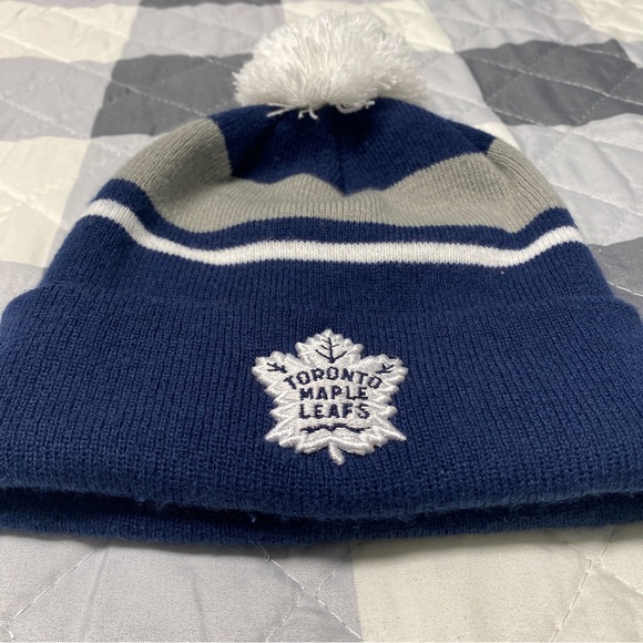 Toronto Maple Leafs Winter Pompom Beanie (Big Kids) - Picture 3 of 7